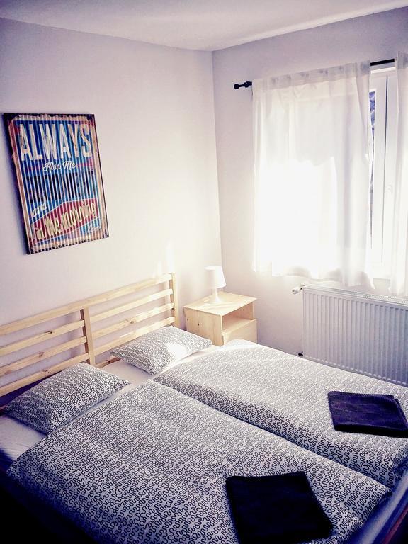 Falling Lakes Hostel Korenica Buitenkant foto
