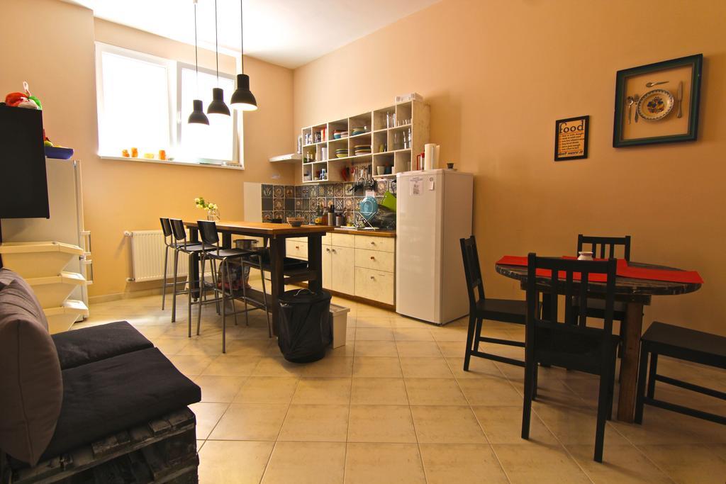 Falling Lakes Hostel Korenica Buitenkant foto