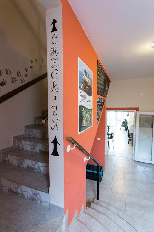 Falling Lakes Hostel Korenica Buitenkant foto